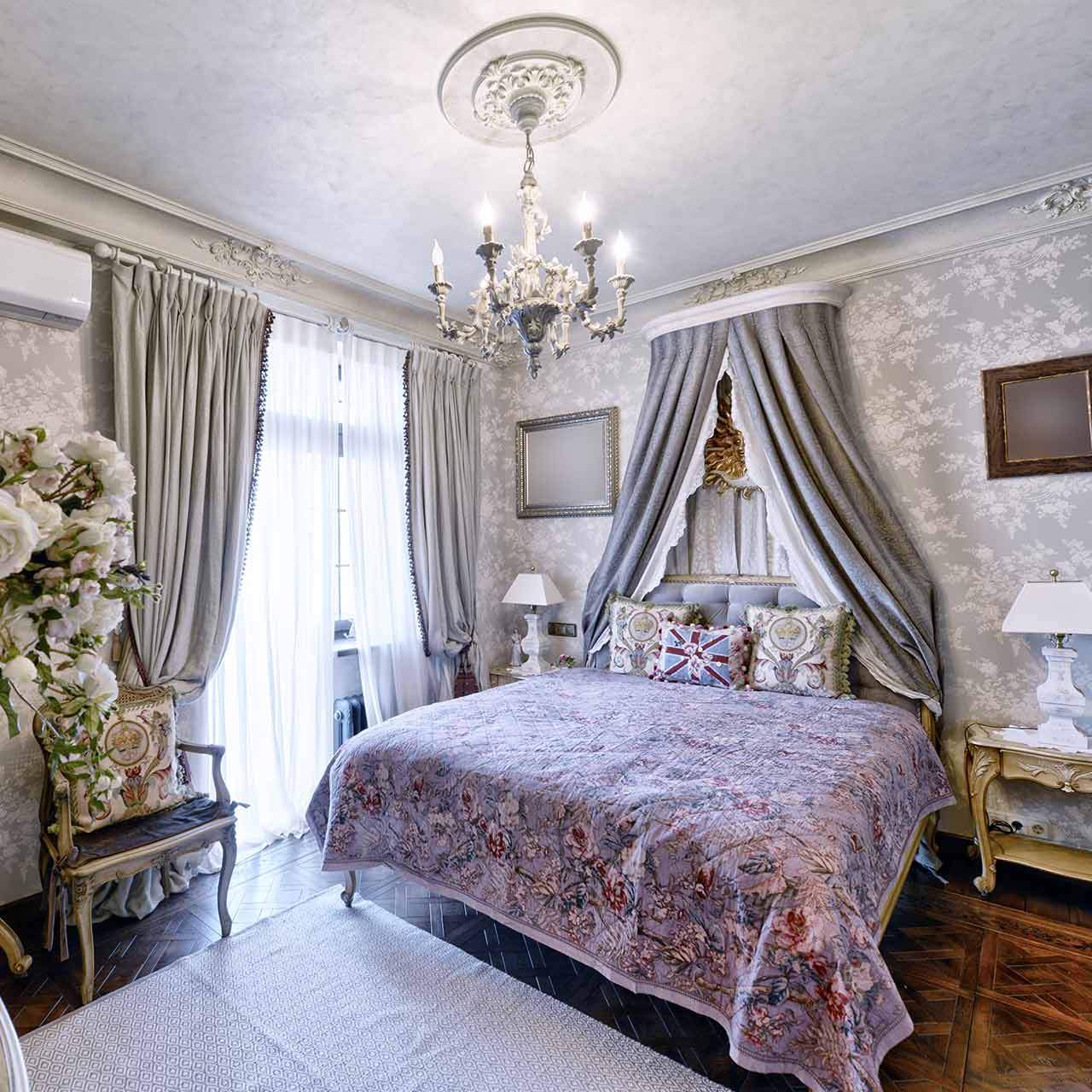 Country style bedroom design with a mismatched furniture makes the perfect match