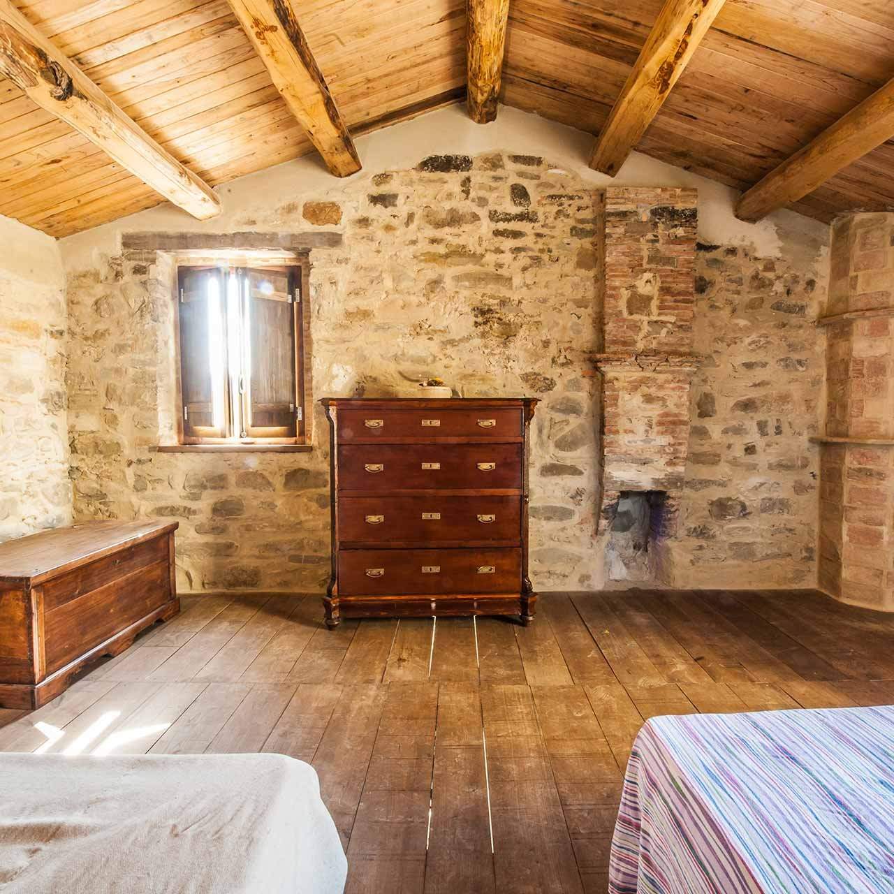 Simple Furniture art ideas for rustic bedroom design