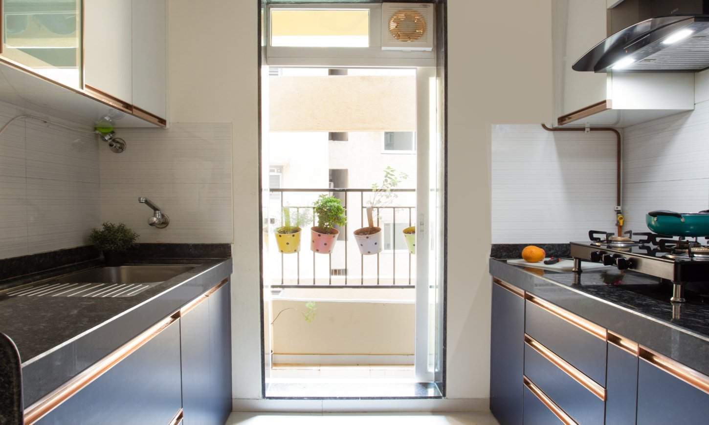 Designcafe interior designer in Wajiwada, Thane, designed an l-shaped modular kitchen with a dual-colour scheme